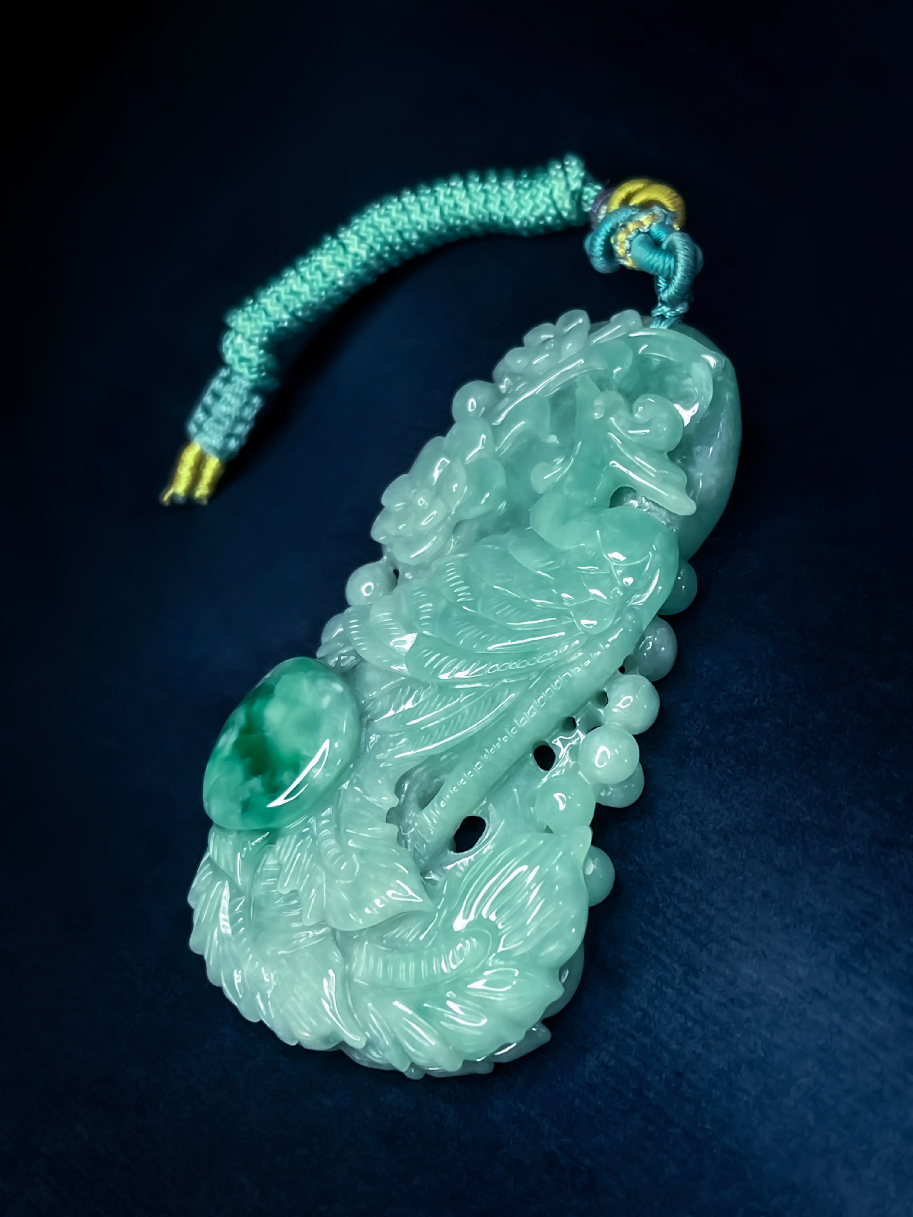 KW Grade A Jewllery Peacock Green Jade Pendant