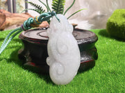KW Grade A Schmuck Kleiner Wolken-Anhänger aus weißer Ruyi-Jade